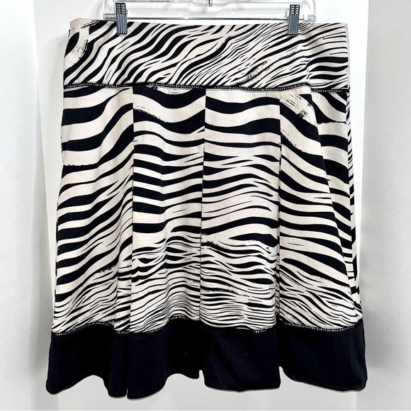 🦓 Worthington box pleat skirt, zebra stripe pattern, zipper on side, lined - Picture 8 of 11